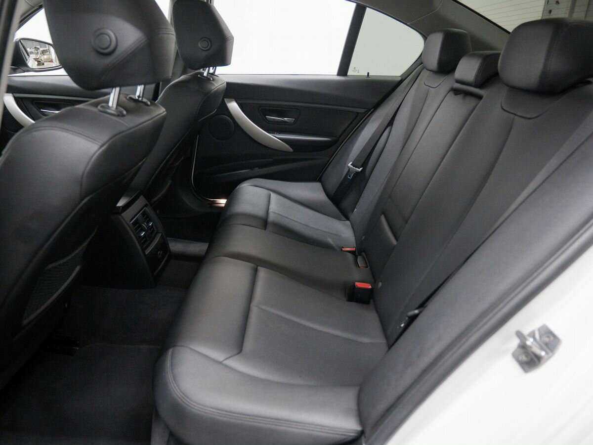 BMW 3 серии 320i, 2015 Фото №12