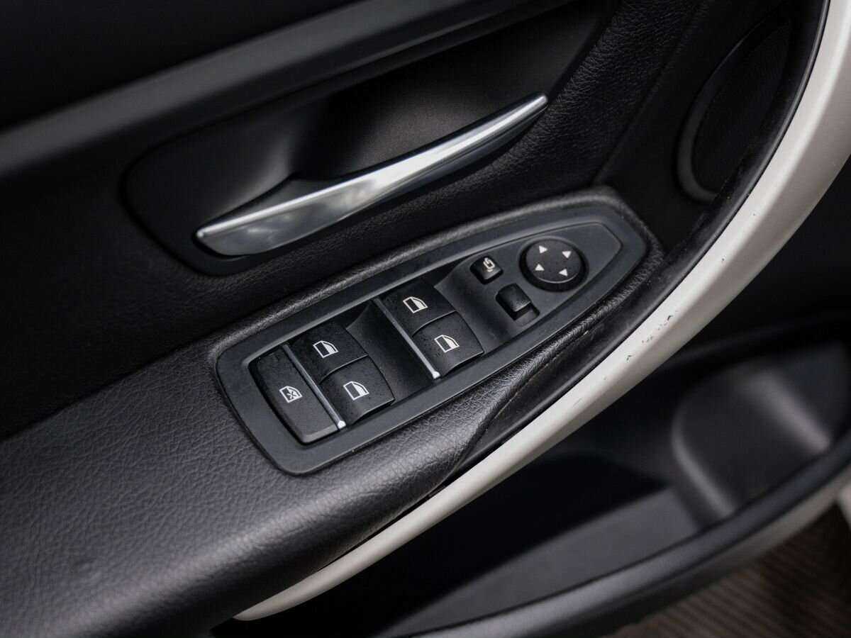 BMW 3 серии 320i, 2015 Фото №15