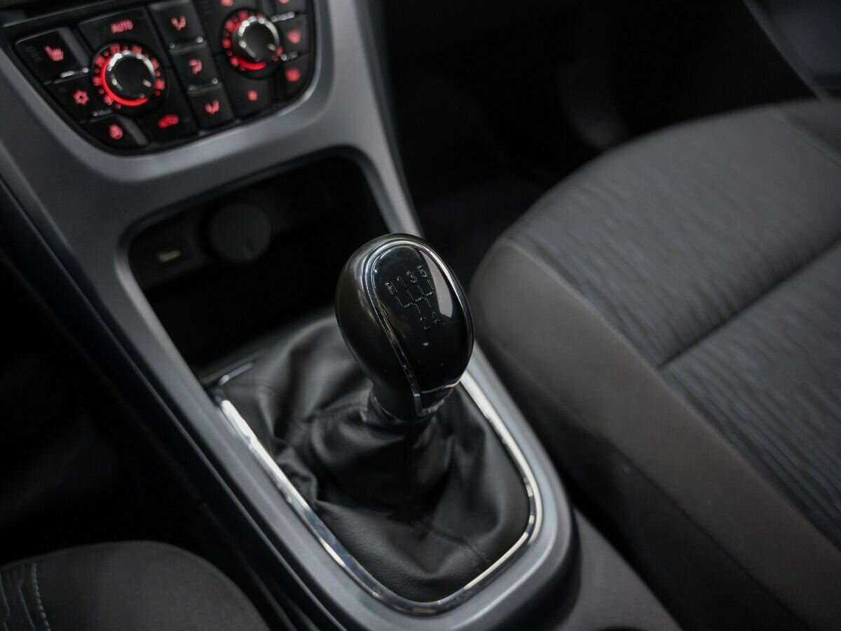 Opel Astra GTC, 2013 Фото №18