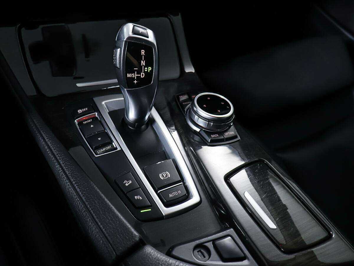 BMW 5 серии 530d xDrive, 2012 Фото №19