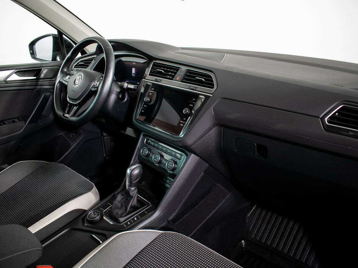 Volkswagen Tiguan, 2018 Фото №9