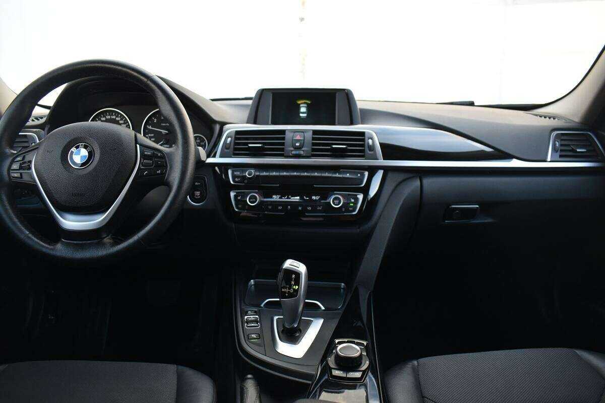 BMW 3 серии 318i, 2018 Фото №9