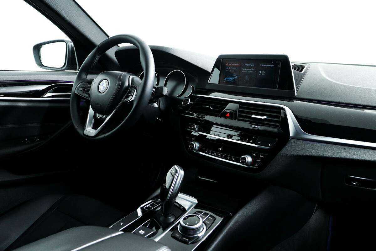 BMW 5 серии 520i, 2017 Фото №9