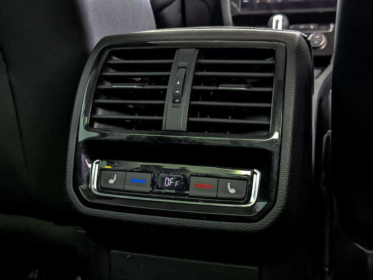 Volkswagen Passat, 2019 Фото №22