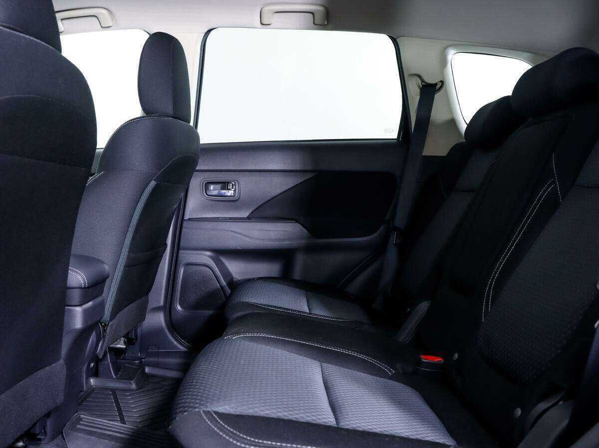 Mitsubishi Outlander, 2021 Фото №11