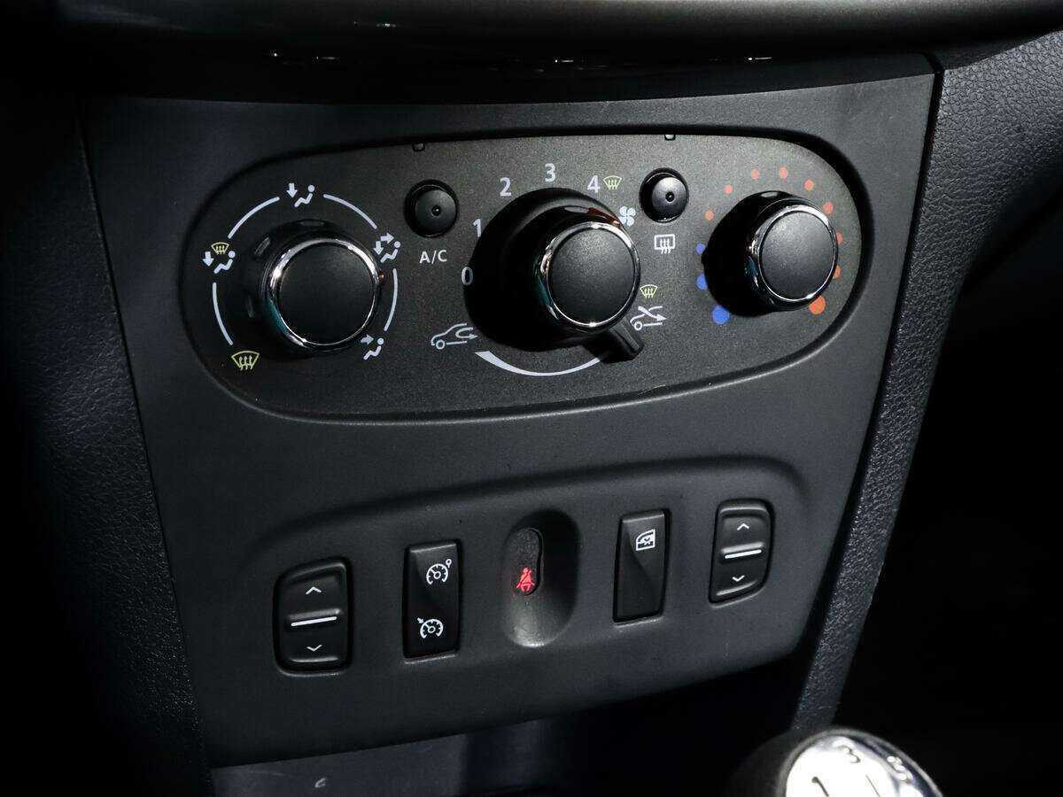 Renault Logan, 2017 Фото №13