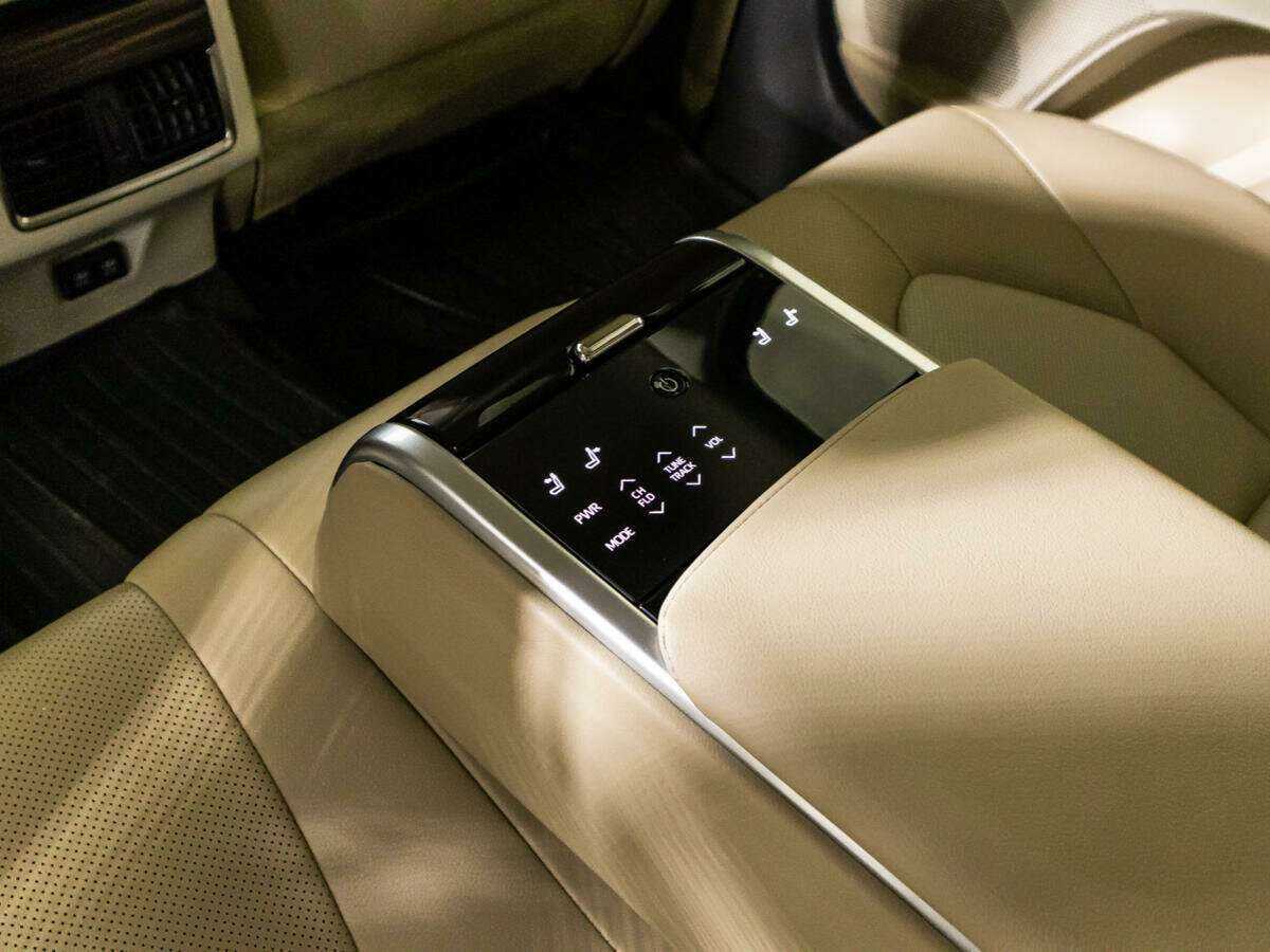 Toyota Camry, 2018 Фото №16