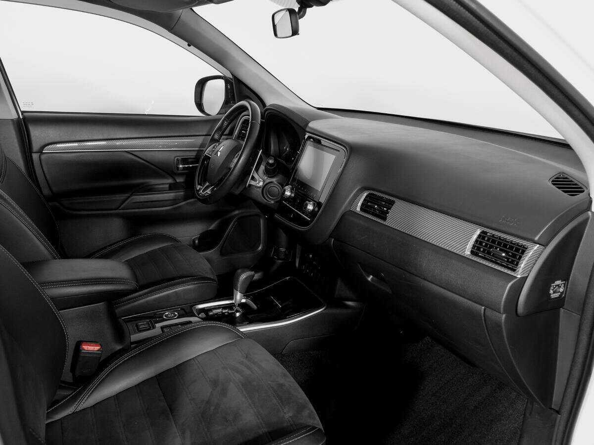 Mitsubishi Outlander, 2021 Фото №9