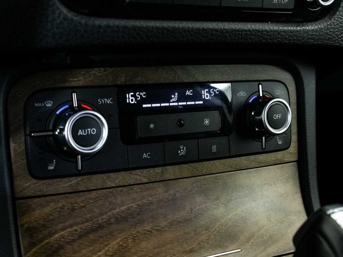 Volkswagen Touareg, 2012 Фото №13