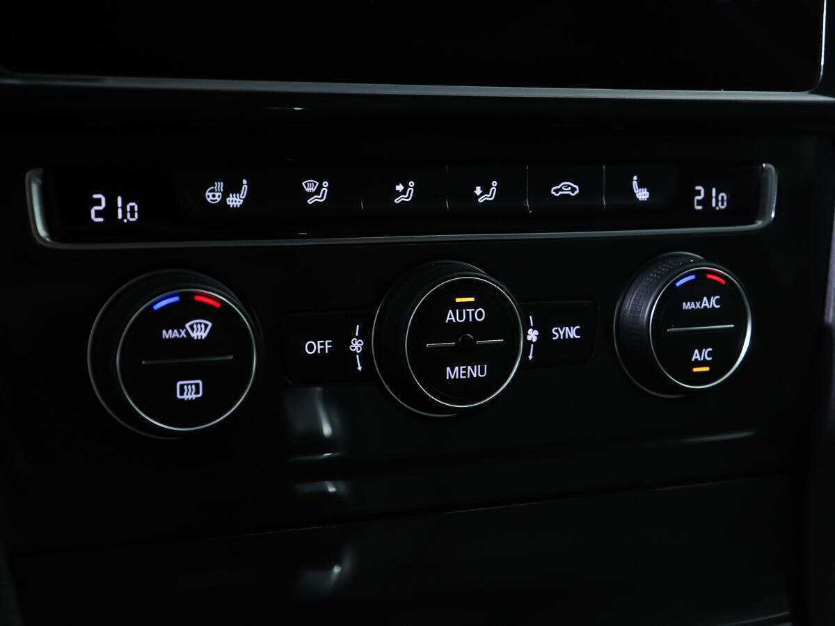 Volkswagen Golf, 2018 Фото №19