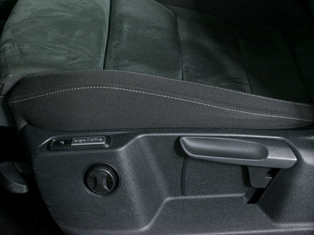 Volkswagen Tiguan, 2018 Фото №19