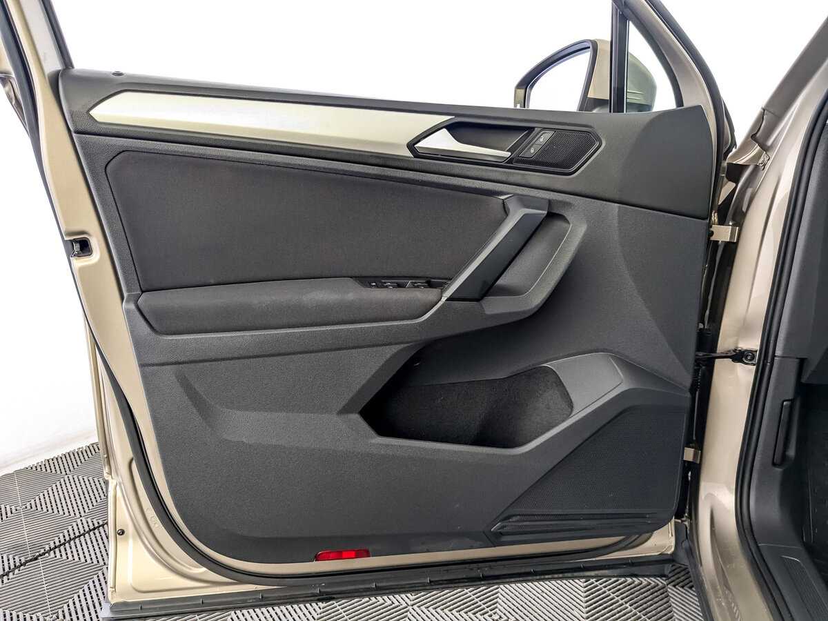 Volkswagen Tiguan, 2019 Фото №15