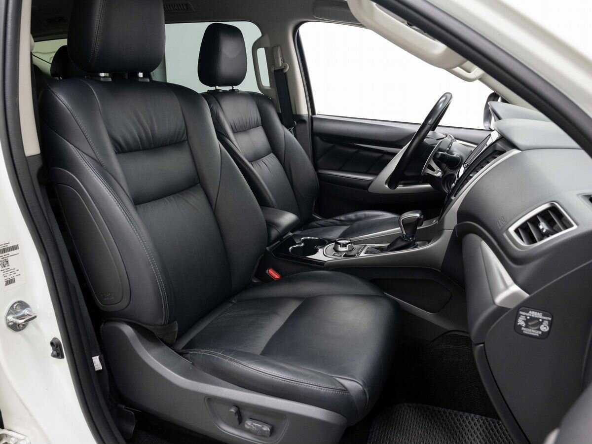 Mitsubishi Pajero Sport, 2017 Фото №12