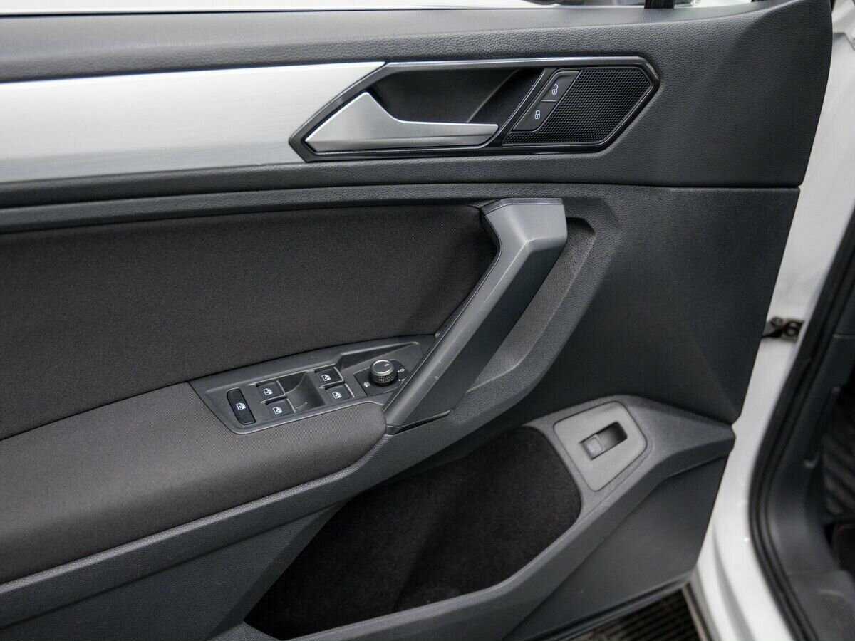 Volkswagen Tiguan, 2018 Фото №18