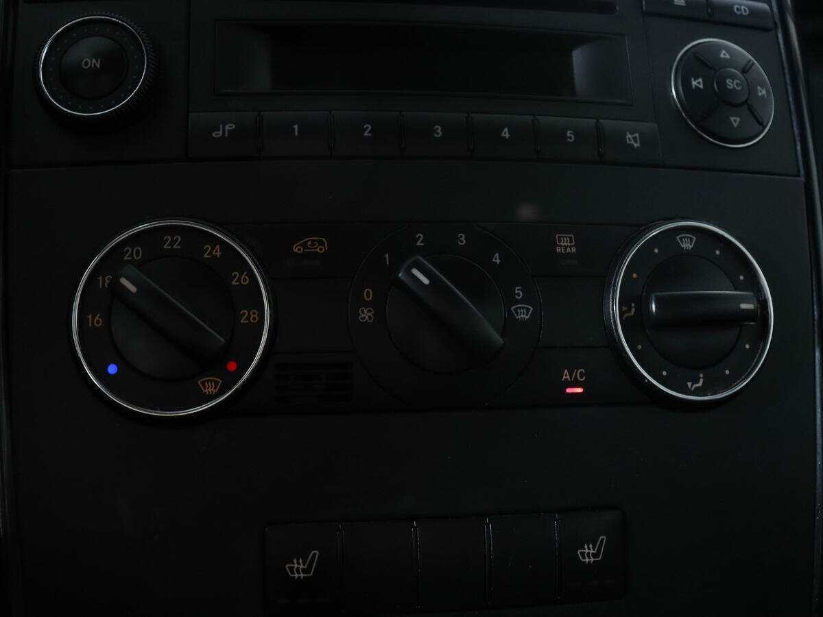 Mercedes-Benz A-Класс 180, 2012 Фото №14