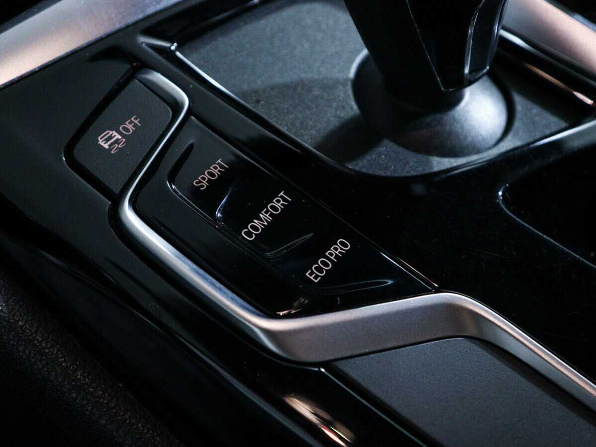 BMW 5 серии 520d, 2019 Фото №16