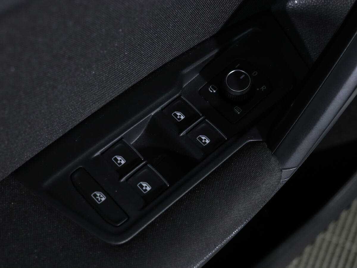 Volkswagen Tiguan, 2018 Фото №19