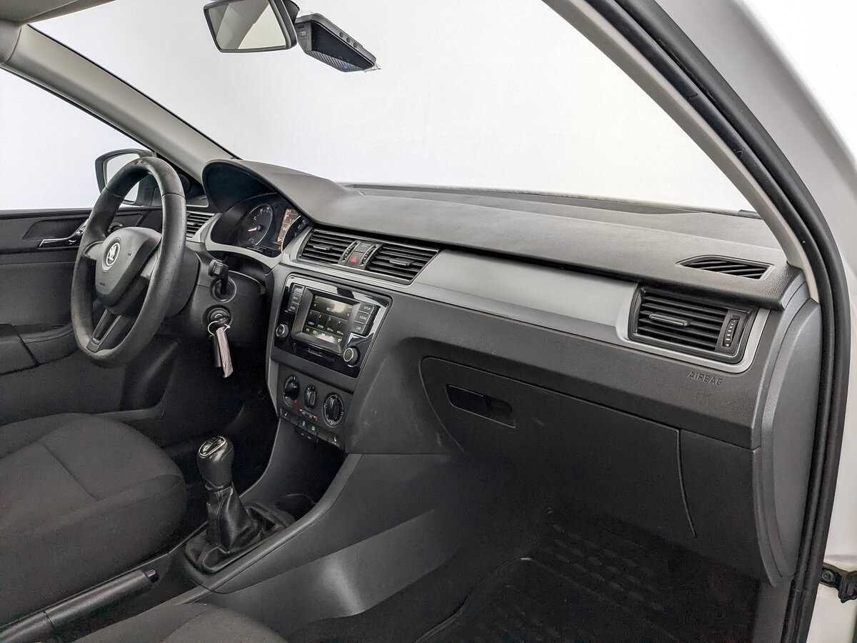 Skoda Rapid, 2017 Фото №11