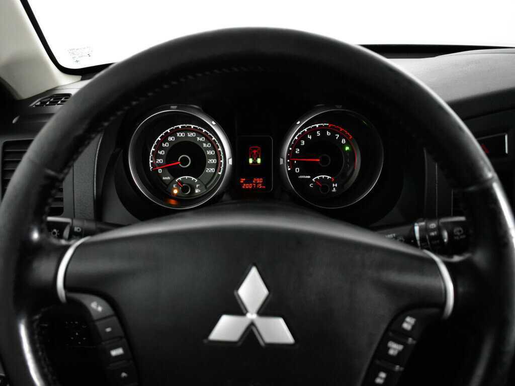 Mitsubishi Pajero, 2014 Фото №11