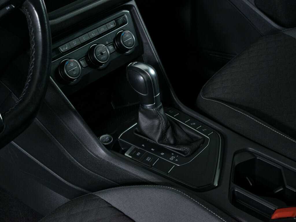 Volkswagen Tiguan, 2018 Фото №14
