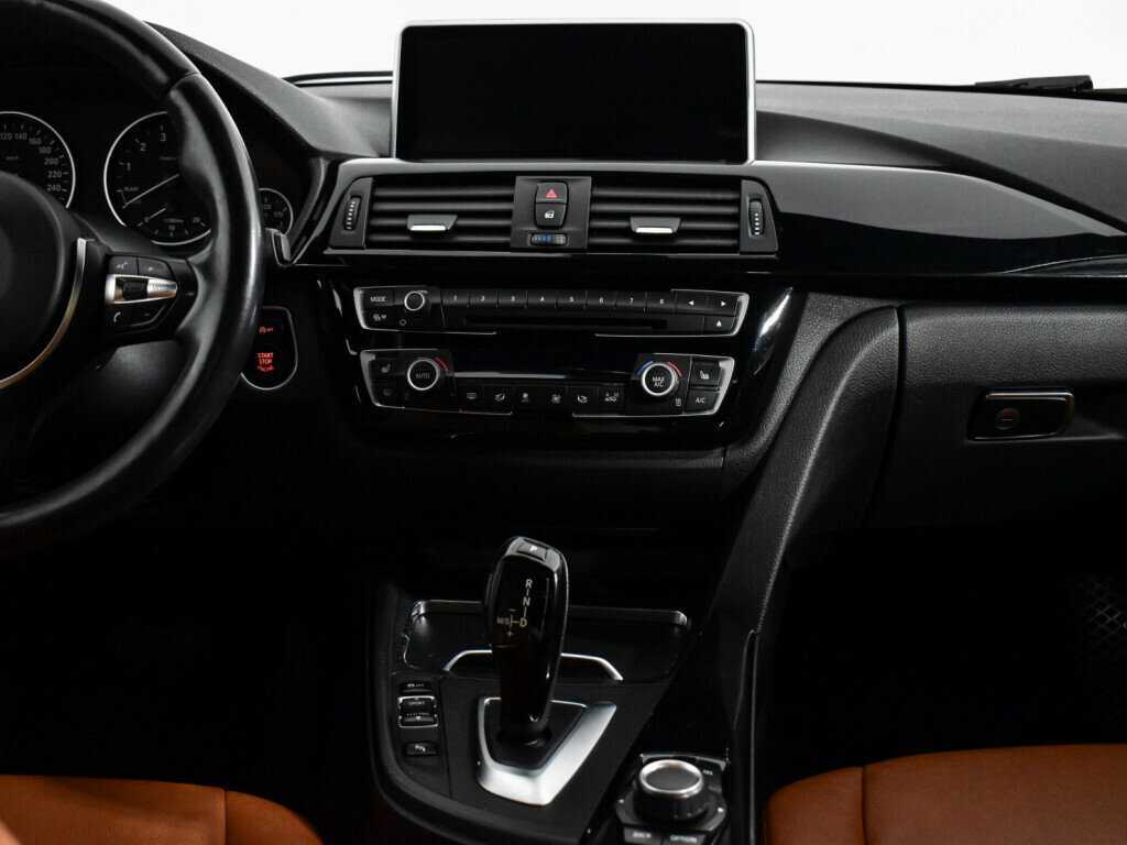 BMW 3 серии 318i, 2017 Фото №18