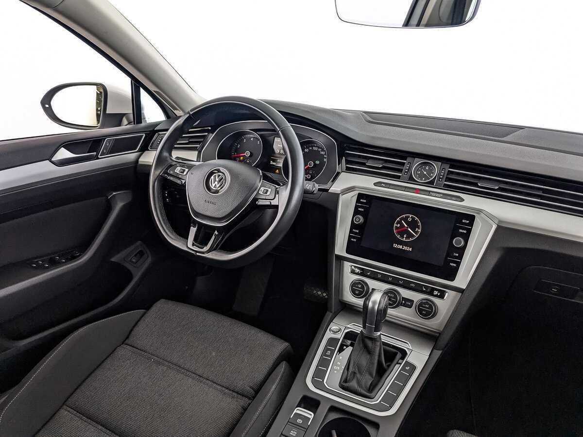Volkswagen Passat, 2019 Фото №24