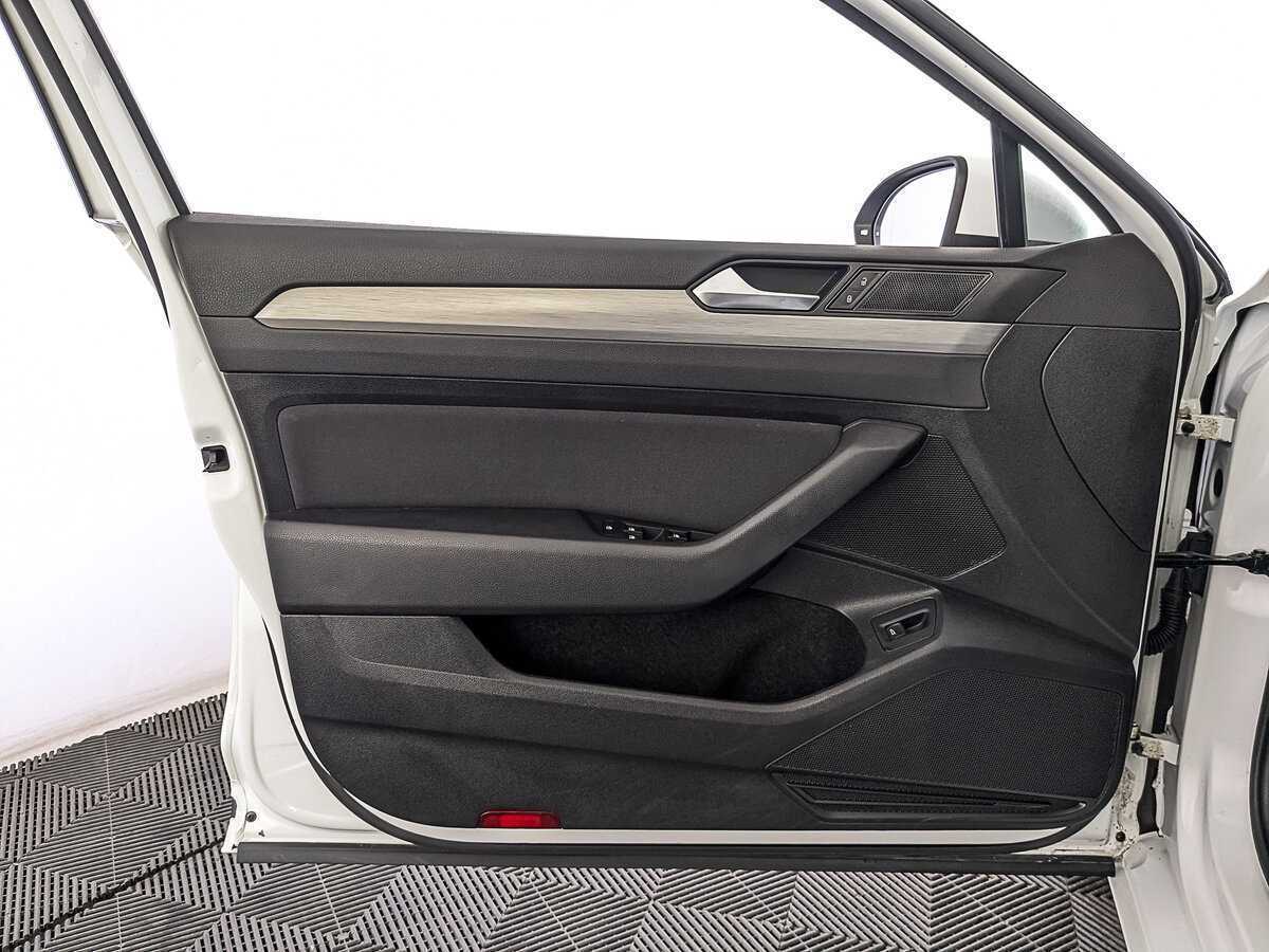 Volkswagen Passat, 2017 Фото №19