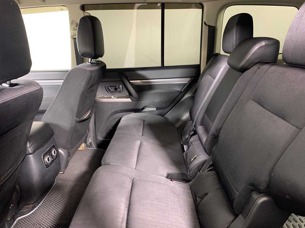 Mitsubishi Pajero, 2015 Фото №19