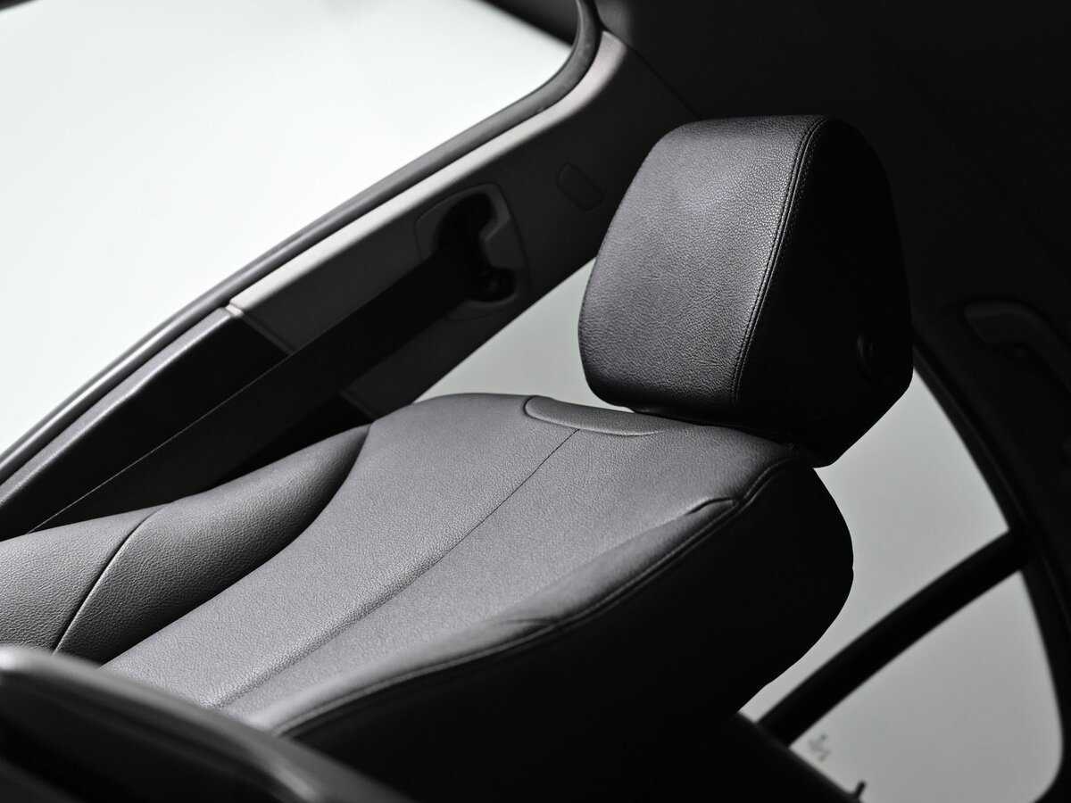 BMW 3 серии 318i, 2017 Фото №16