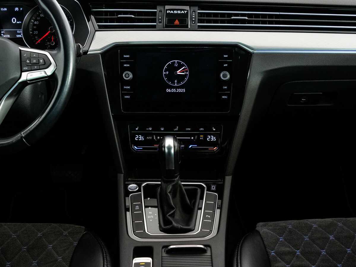 Volkswagen Passat, 2020 Фото №14