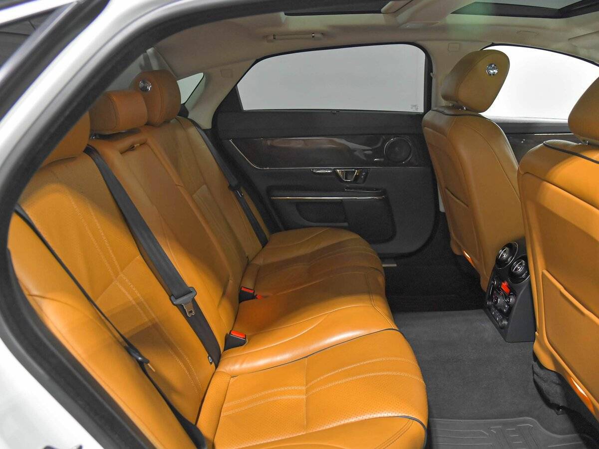 Jaguar XJ, 2016 Фото №17