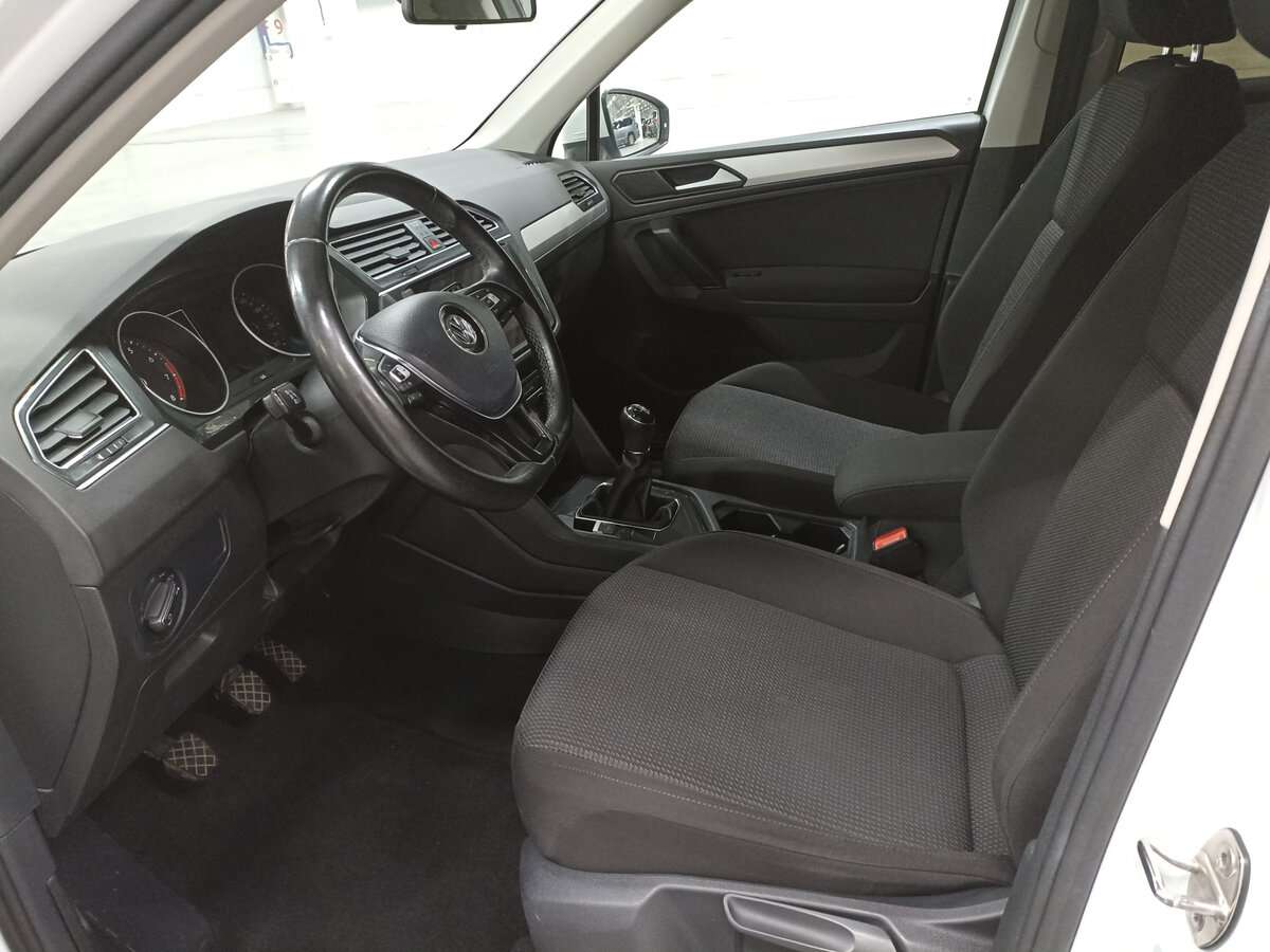 Volkswagen Tiguan, 2019 Фото №16
